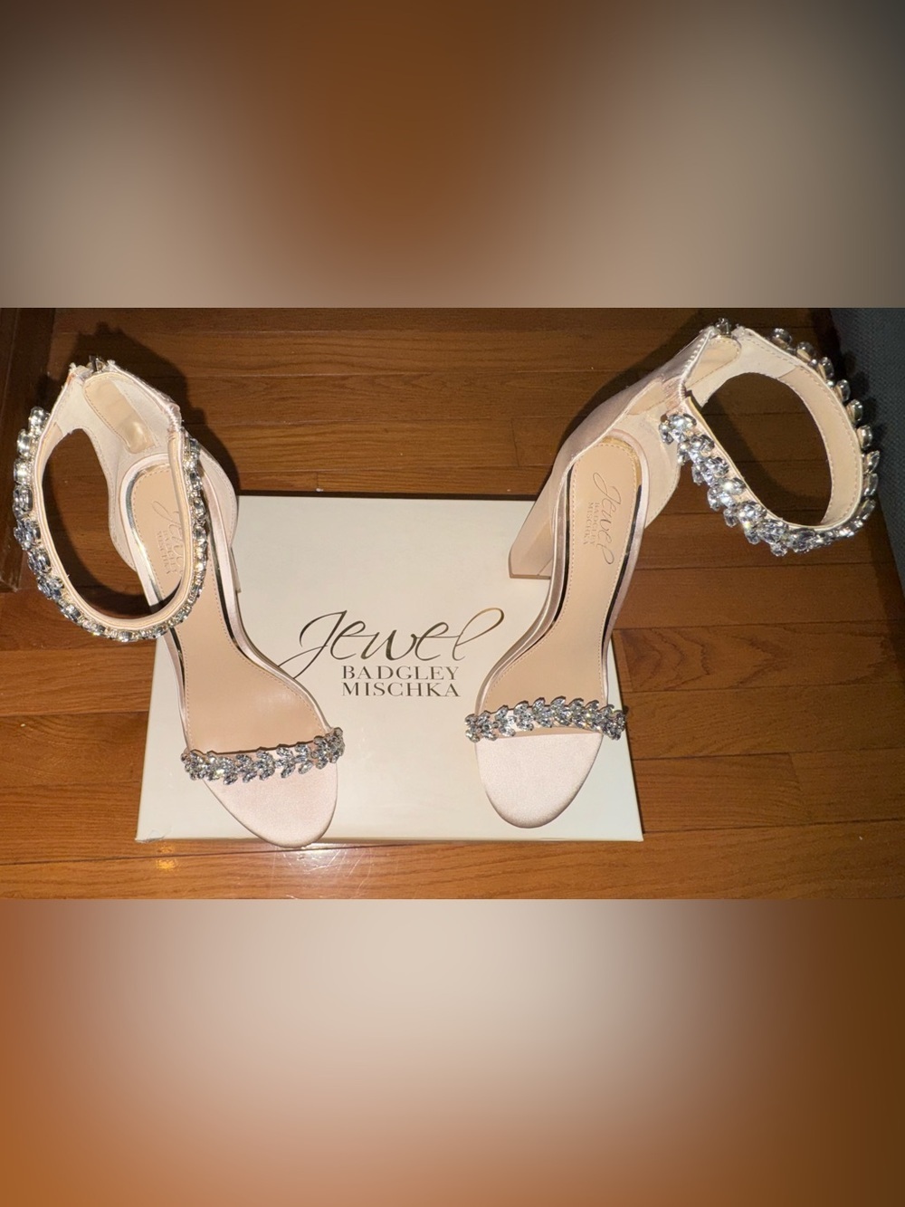 NWT Jewel Badgley Mischka cream heels